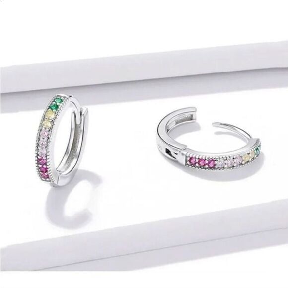 Multi Colored Minimalist hoop huggie earrings in 925 and cubic zirconia - Picture 5 of 7